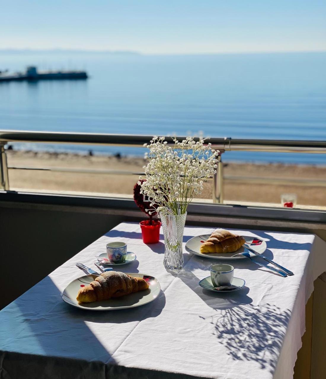Cozy Beachfront Room Durrës Kültér fotó